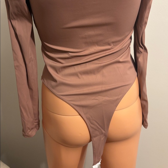 Elegant Long Sleeve Bodysuit in Brown - Picture 5 of 5